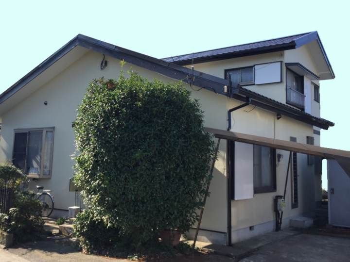 外壁にヒビが多く屋根は塩ビシート鋼板のお宅の外壁屋根塗り替え工事（沼津市・Ｍ様邸）