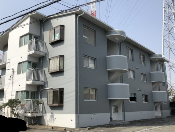 12所帯3DKのアパートをオシャレに外壁塗装塗り替え（長泉町・3色分け）