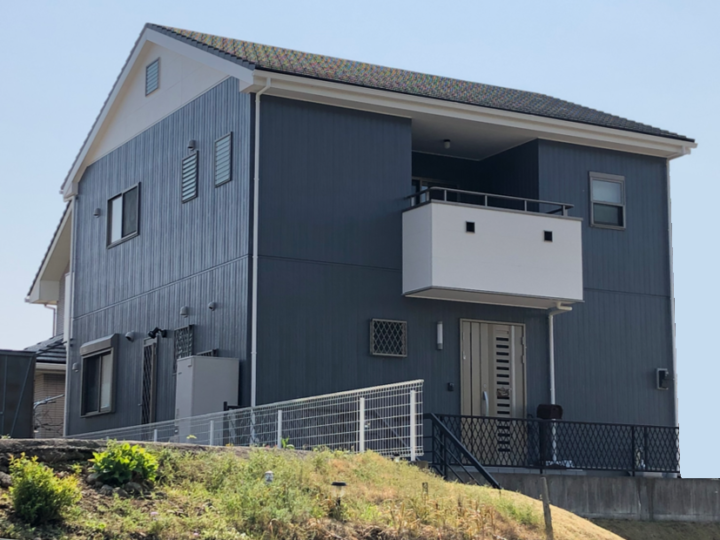 退色で艶が失われた外壁の復活塗装（三島市　Ｍ様邸）