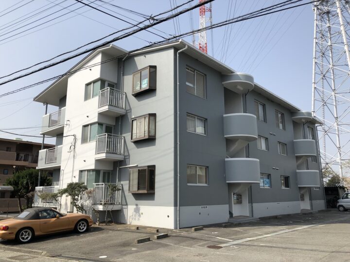 12所帯3DKのアパートをオシャレに外壁塗装塗り替え（長泉町・3色分け）