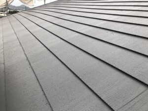 劣化し雨漏りのあるスレート屋根をガルバリウム鋼板平葺きで重ね葺き（伊豆の国市・Ｈ様邸）