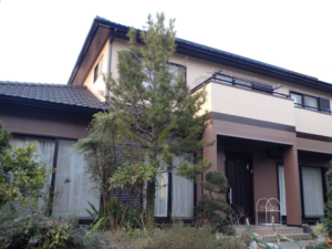 住友林業で建てられたお家の外壁塗装（２色ツートン）、ベランダＦＲＰ防水の塗り替え（田方郡・M様邸）