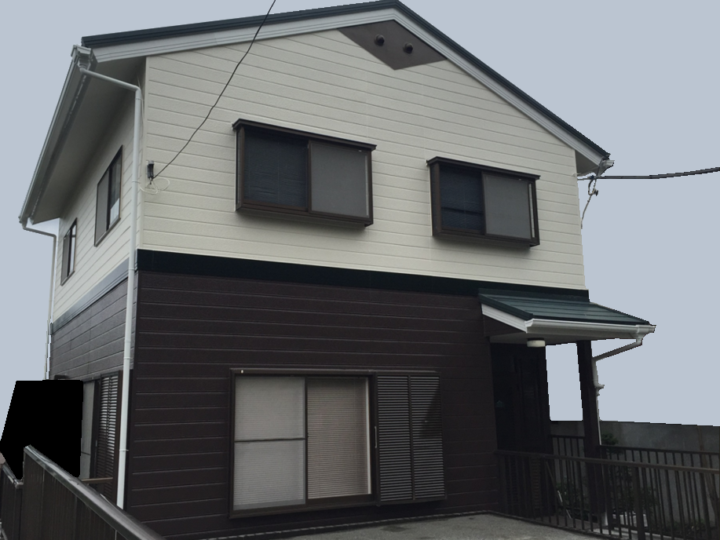急斜面に建っているお家の外壁塗装と床下の鉄骨及びデッキプレートの塗り替え工事（三島市・Ｓ様邸）