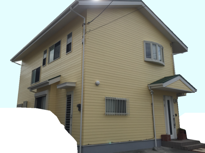 洋風でオシャレに外壁塗装。サイディング外壁を黄色にカラーベスト屋根を緑に塗り替え（沼津市・Ｙ様邸）
