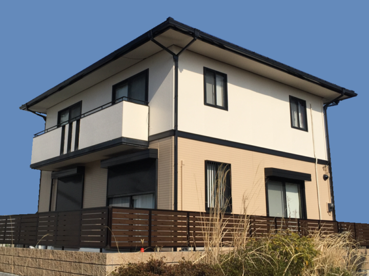 積水ハウス住宅の外壁塗装、明るい色使いのツートン（2色分け）で塗り替え（沼津市・K様邸）