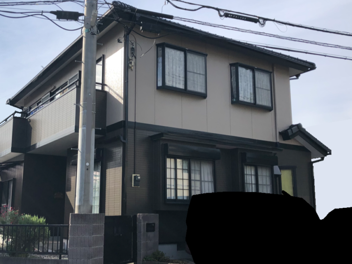 外壁・屋根・付帯物の色を、黒と茶色で合わせて統一感を出した塗装（三島市　N様邸）