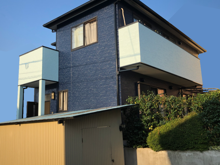 三島市・Ｓ様邸　２色のパターンで塗り分けた外壁塗装　屋根カバー工法　｜静岡県沼津市・三島市・富士市・静岡市の外壁塗装・屋根塗装専門店　塗替え情報館