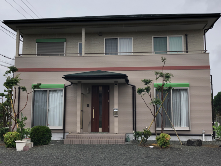 長泉町・Ｔ様邸　胴差の映えるクリヤー塗装　外壁塗装　屋根カバー工法　付帯物塗装　｜静岡県沼津市・三島市・富士市・静岡市の外壁塗装・屋根塗装専門店　塗替え情報館