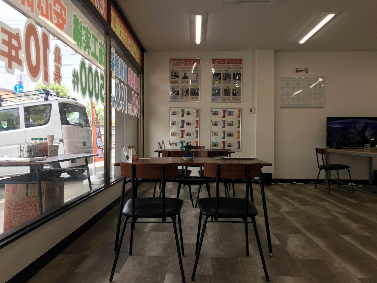 相談コーナー　店内　塗替え情報館