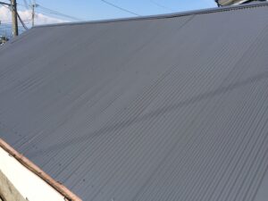 物置の波トタン屋根をウレタン塗料で塗り替えました。（駿東郡清水町・Ｙ様邸）