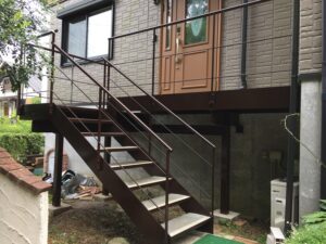 亜鉛メッキ処理がされた鉄骨階段の塗装を行いました。（南箱根ダイヤランド・Ｙ様邸）