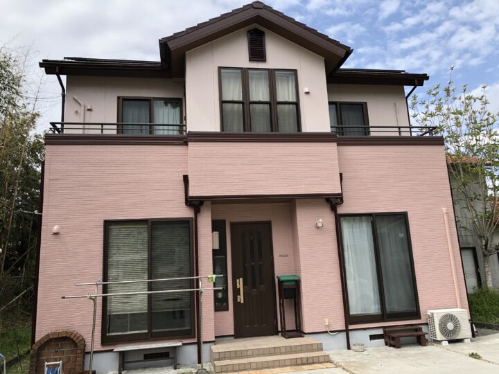 御殿場市・K様邸　ピンク系でまとめた２色塗り外壁塗装　外壁塗装　付帯物塗装　｜静岡県沼津市・三島市・富士市・静岡市の外壁塗装・屋根塗装専門店　塗替え情報館