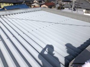 屋根塗装　折板屋根