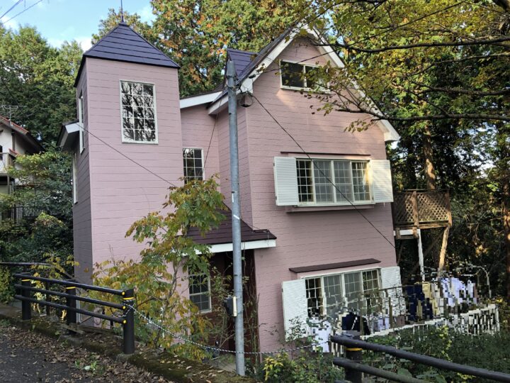 熱海市・S様邸　赤系と白でまとめた塗装　外壁塗装　屋根塗装　付帯物塗装　|静岡県沼津市・三島市・富士市・静岡市の外壁塗装・屋根塗装専門店塗替え情報館