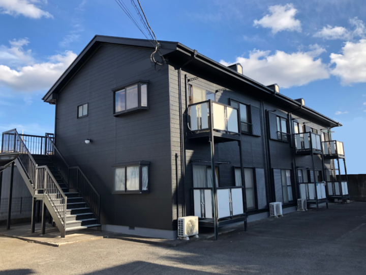 三島市・アパート　白からグレーへのアパート塗装　外壁塗装　屋根塗装　付帯物塗装　|静岡県沼津市・三島市・富士市・静岡市の外壁塗装・屋根塗装専門店塗替え情報館