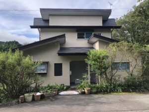 函南町・S様邸　白からカフェオレ色への外壁塗装　外壁塗装　屋根塗装　付帯物塗装　|静岡県沼津市・三島市・富士市・静岡市の外壁塗装・屋根塗装専門店塗替え情報館