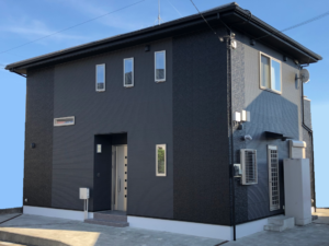 伊豆の国市・T様邸　黒とグレーの2色塗り外壁塗装　外壁塗装　付帯物塗装　|静岡県沼津市・三島市・富士市・静岡市の外壁塗装・屋根塗装専門店塗替え情報館