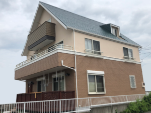 沼津市・U様邸　胴差が映える2色塗りの外壁塗装　外壁塗装　屋根塗装　付帯物塗装　|静岡県沼津市・三島市・富士市・静岡市の外壁塗装・屋根塗装専門店塗替え情報館