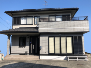 御殿場市・T様邸　パナホームの元のグレーを生かした外壁塗装　外壁塗装　付帯物塗装　｜静岡県沼津市・三島市・富士市・静岡市の外壁塗装・屋根塗装専門店　塗替え情報館